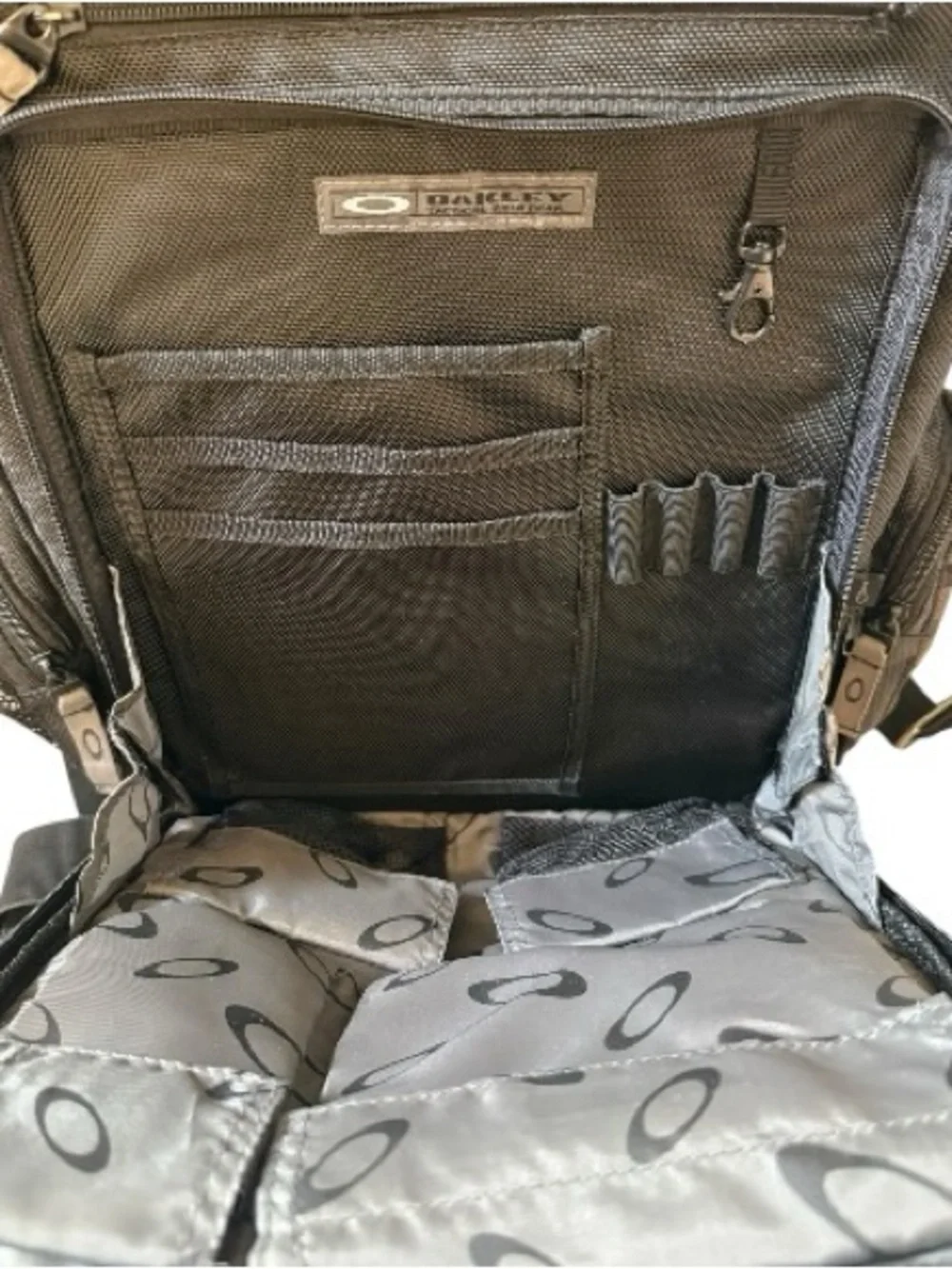 Oakley Tactical Field Gear Camouflage Black Messenger Bag Outdoors Hiking Camp